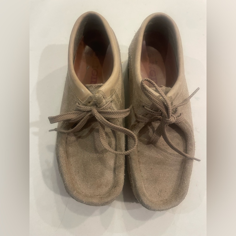 Boys Original Clark’s Wallabees size 5. Good condition. Adorable!